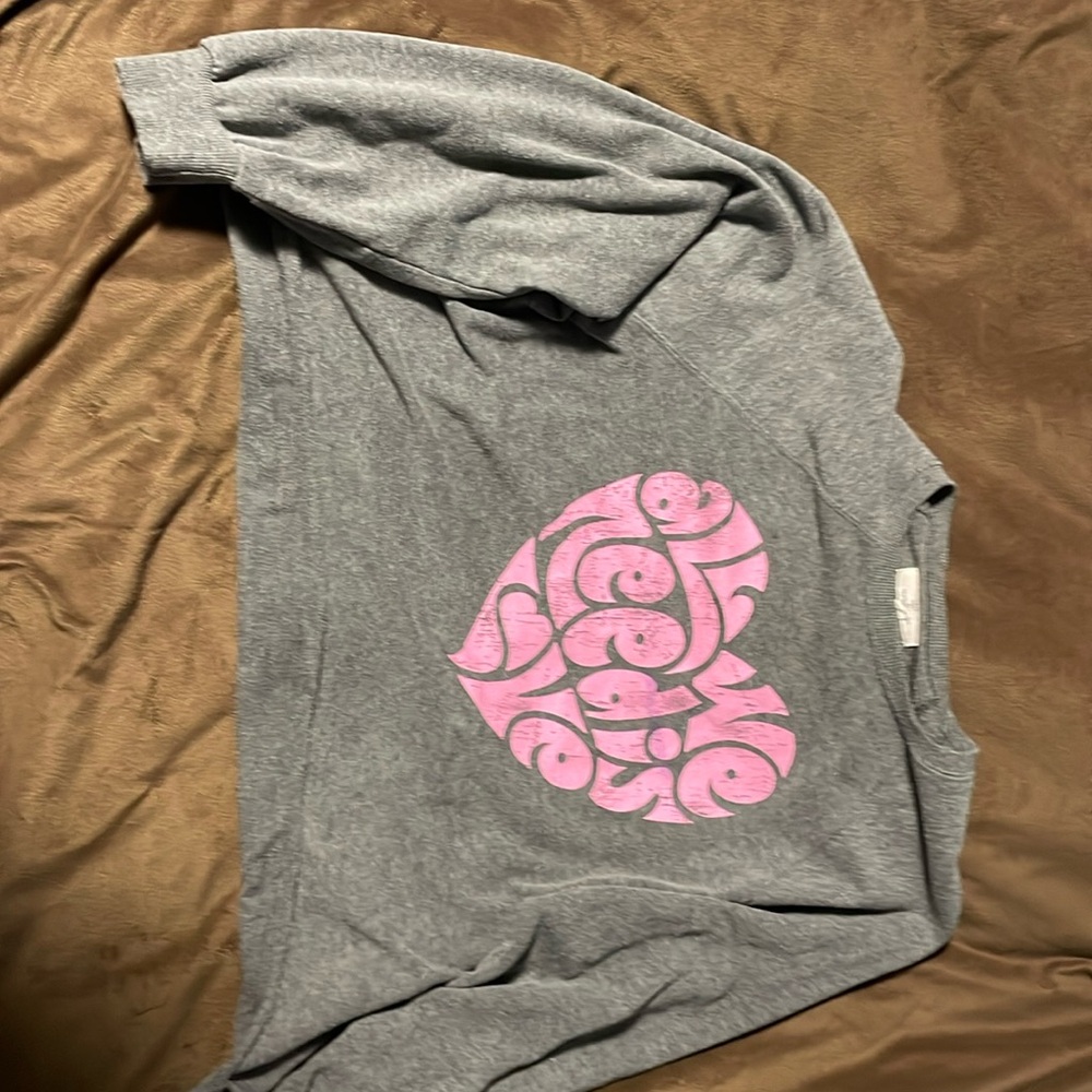 “All we need is love” graphic sweatshirt